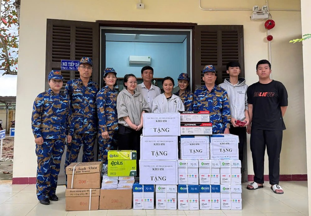 Lũ lụt đi qua, tình quân dân còn mãi - ảnh 3