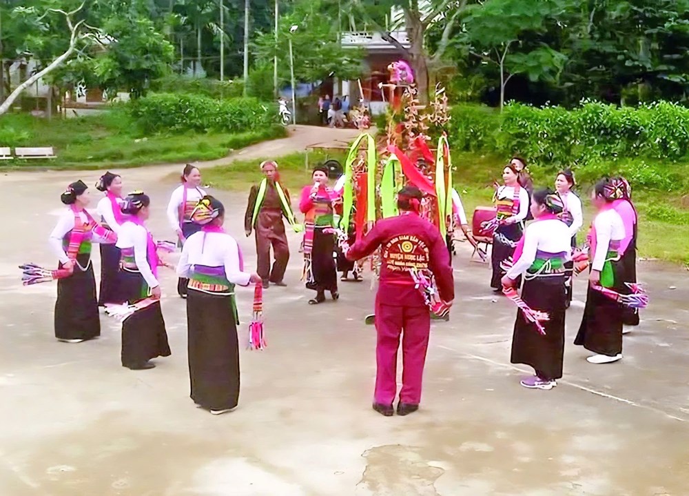 Tiếng hát kể chuyện bản mường - ảnh 1