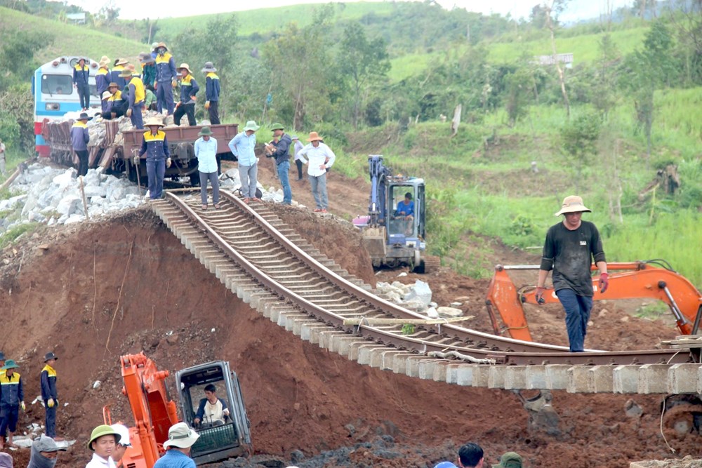 Công bố tình huống khẩn cấp để khắc phục hư hỏng đường sắt Bắc - Nam qua Tây Nguyên - ảnh 1