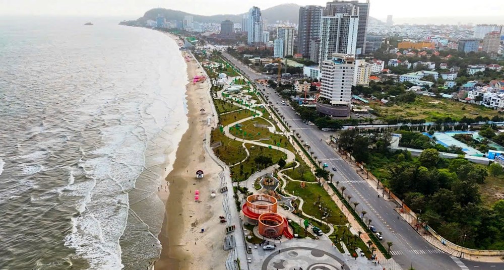 Tháp Tam Thắng chính thức mở cửa, đánh thức không gian biển Thùy Vân - ảnh 2