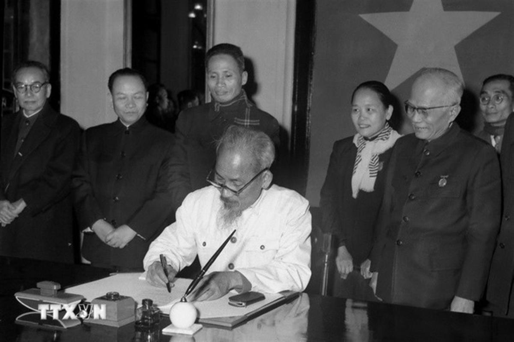 Công bố Hiến pháp 1960 - Nền tảng pháp lý cho thời kỳ quá độ - ảnh 1