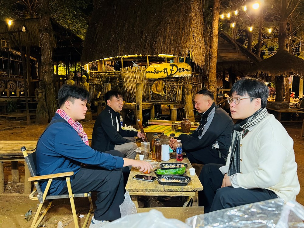 Chợ đêm Măng Đen - điểm nhấn du lịch đầu năm mới - ảnh 6