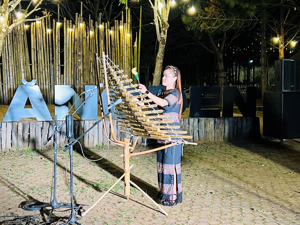 Chợ đêm Măng Đen - điểm nhấn du lịch đầu năm mới - ảnh 2