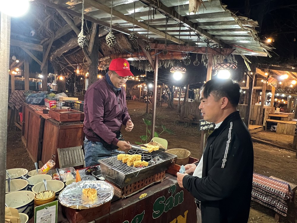 Chợ đêm Măng Đen - điểm nhấn du lịch đầu năm mới - ảnh 5