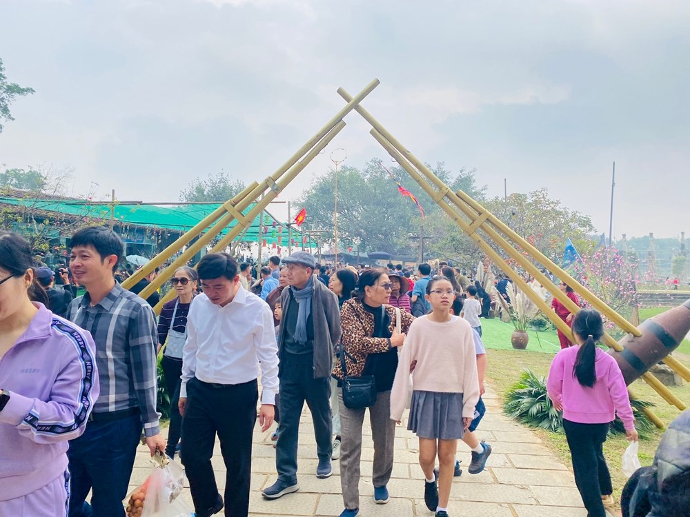 Nhịp sống sau Tết Dương lịch: Phố phường sôi động, du lịch bứt tốc - ảnh 1