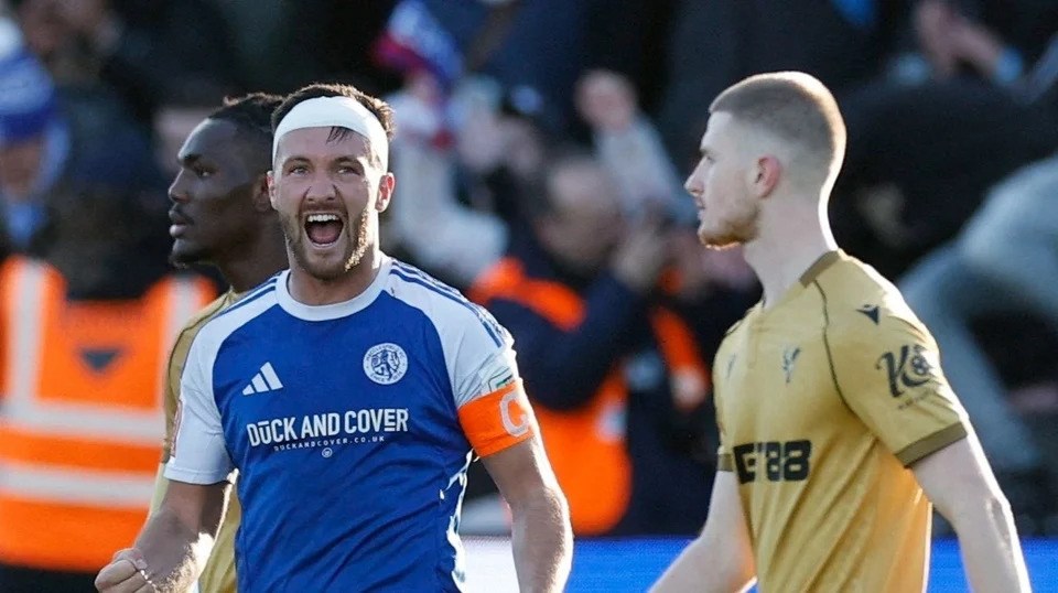 Cú sốc FA Cup: Đương kim vô địch Crystal Palace gục ngã trước đội hạng 6 - ảnh 1