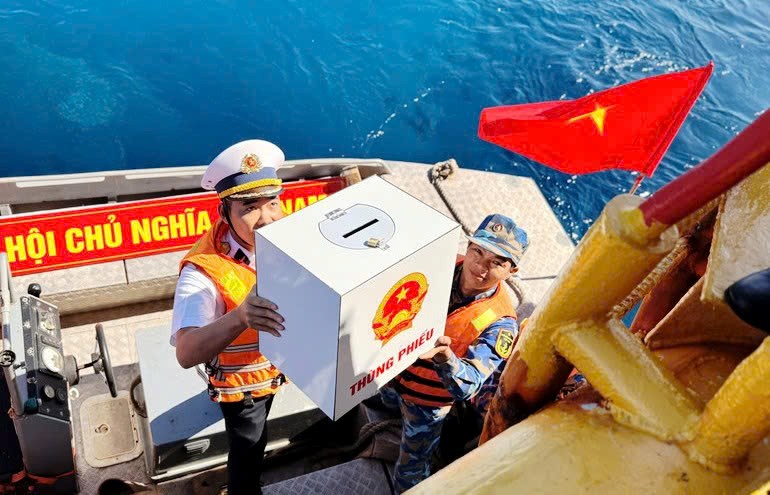 Bầu cử sớm ở vùng biển, biên giới: Bảo đảm quyền công dân nơi đầu sóng - ảnh 1