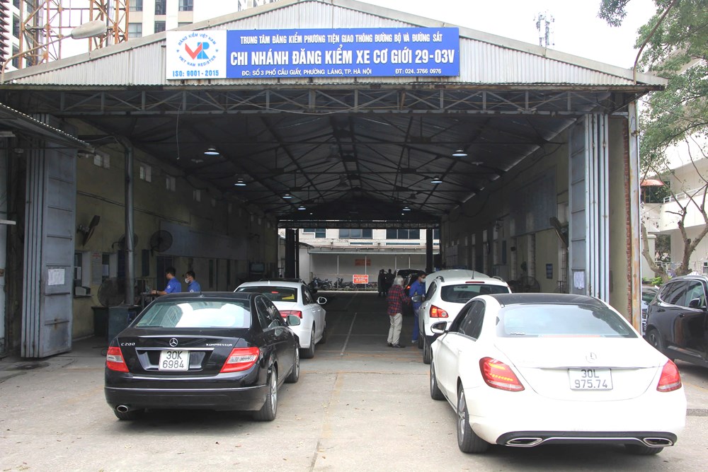 Siết khí thải, gara rộ dịch vụ “khám xe trước đăng kiểm” - ảnh 1