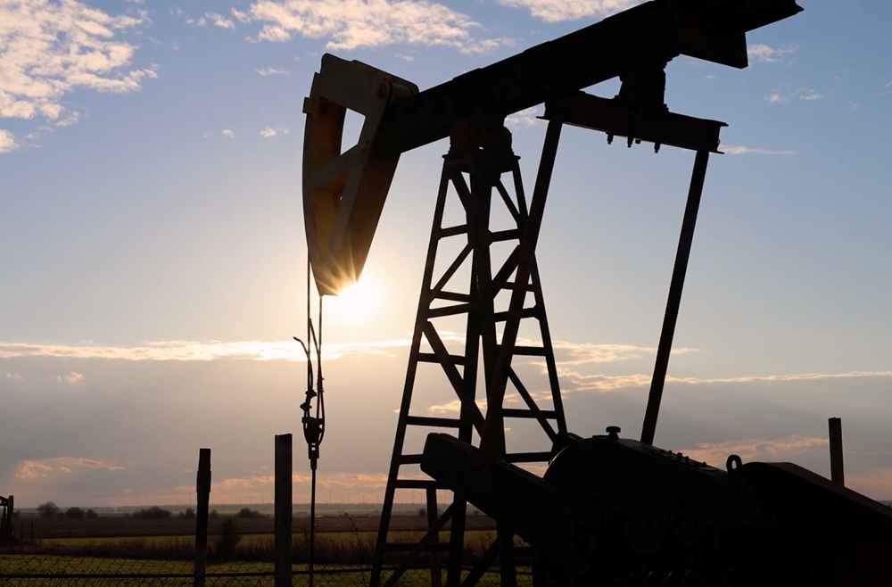 Giá dầu thế giới vượt 100 USD/thùng, căng thẳng Trung Đông gây lo ngại nguồn cung - ảnh 1