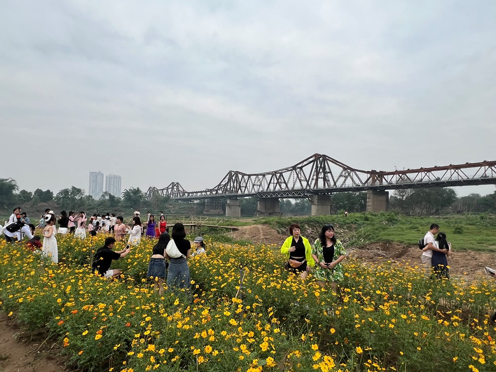 Đại lộ ven sông Hồng: Người dân sẽ đi đâu khi “siêu dự án” thành hình? - ảnh 1