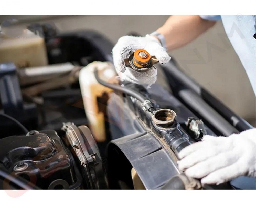 Nắng nóng sắp tới, chủ xe đổ xô bảo dưỡng hệ thống làm mát ô tô - ảnh 1