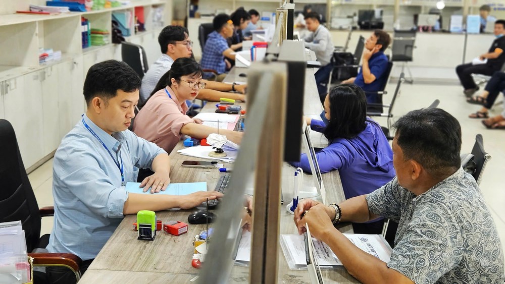 Đề xuất tăng lương hơn 8% cho cán bộ, công chức - ảnh 1