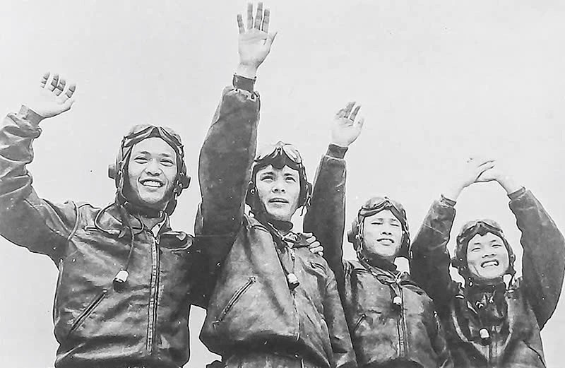 Không quân Việt Nam đánh thắng trận đầu - ảnh 1