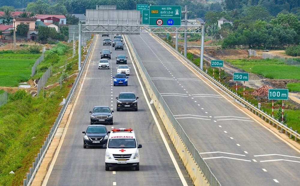 ETC cao tốc: Lỗi đọc thẻ khiến nhiều trạm ùn ứ kéo dài - ảnh 1