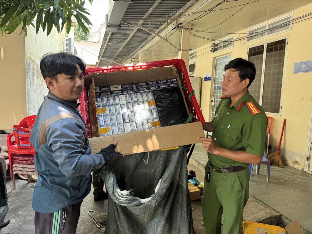 Buôn lậu qua biên giới núp bóng shipper, len vào thương mại điện tử - ảnh 1