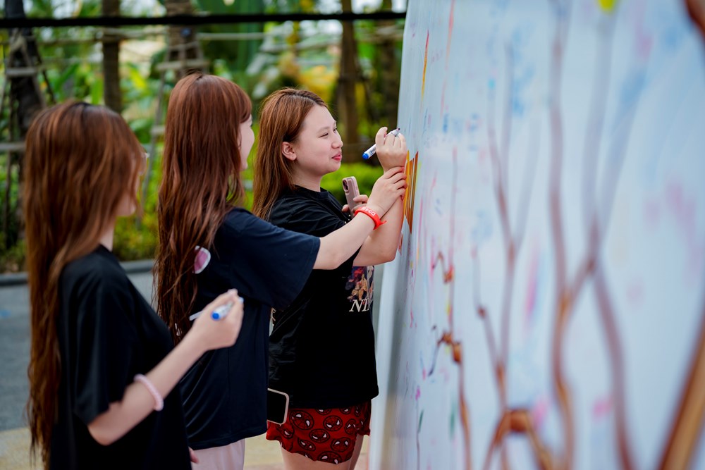 Khách Hà Nội tấp nập đến Sun World Ha Nam dịp Giỗ Tổ, báo hiệu sức hút dịp 30.4 - 1.5  - ảnh 3