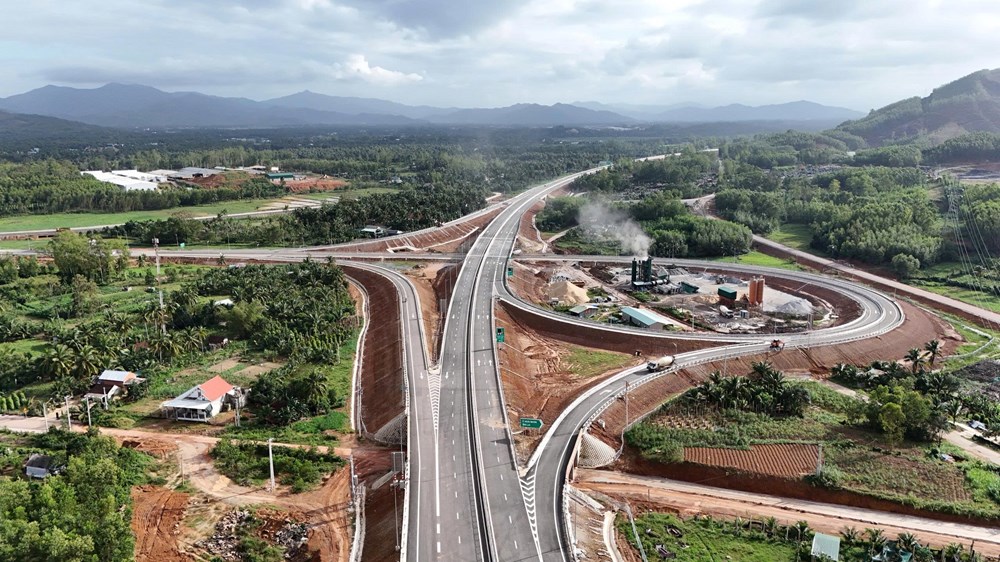 Hôm nay thông xe loạt cao tốc, giảm tải các cửa ngõ du lịch - ảnh 1