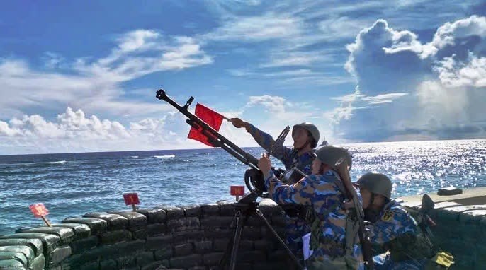 Trường Sa, DK1 canh thức để đất liền bình yên ngày lễ - ảnh 1