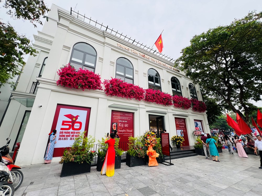 Vỉa hè Hà Nội: Cơ hội tăng thu và bài toán không gian công cộng - ảnh 1