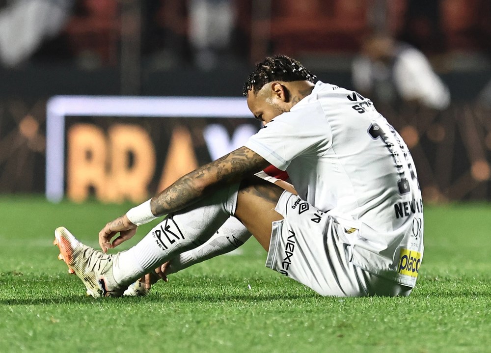 Neymar: Thi&ecirc;n t&agrave;i mang lời nguyền chấn thương