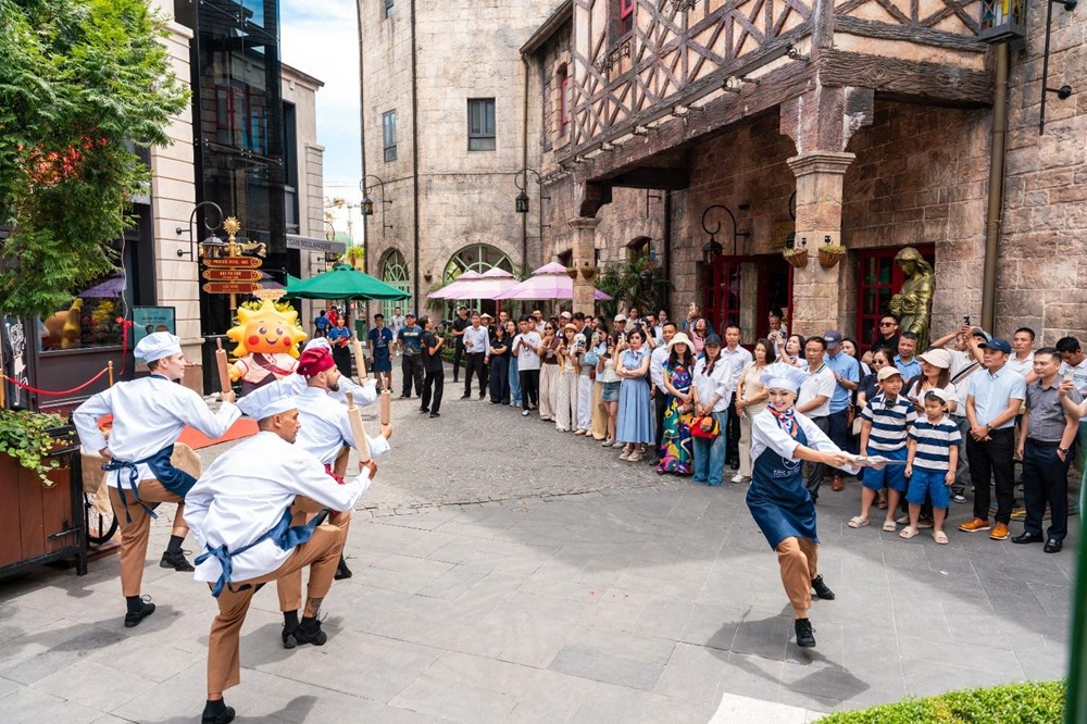 Tiệm bánh Eric Kayser thứ 2 tại Việt Nam ra mắt tại Ba Na Hills - ảnh 2