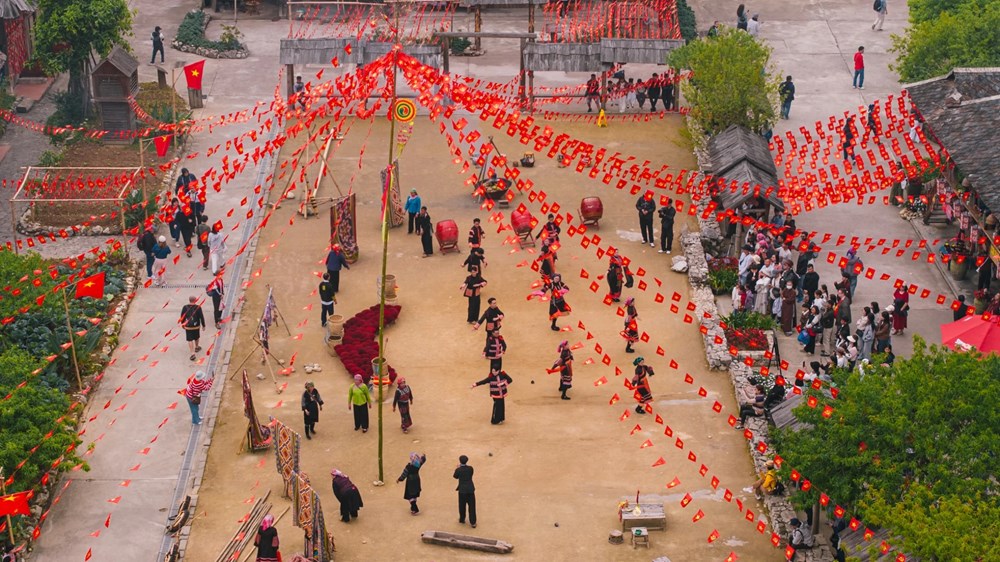Lên Sa Pa trốn nóng, ngắm thung lũng hoa hồng và chạm đỉnh Fansipan - ảnh 3