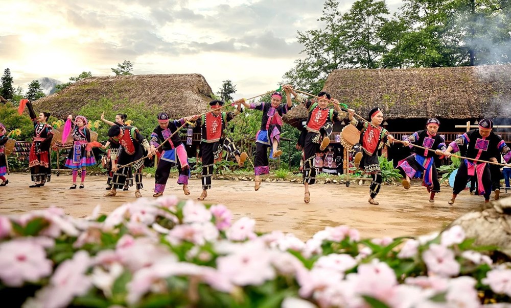 Lên Sa Pa trốn nóng, ngắm thung lũng hoa hồng và chạm đỉnh Fansipan - ảnh 4