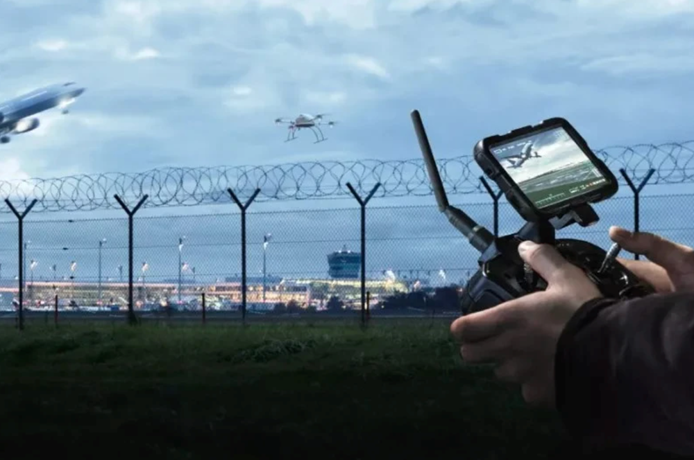 UAV xuất hiện gần Nội Bài: Người dân được phép bay drone đến đâu? - ảnh 1