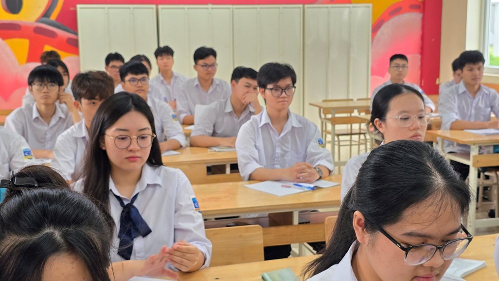 Hơn 1,2 triệu thí sinh bước vào kì thi tốt nghiệp THPT đông nhất lịch sử - ảnh 1