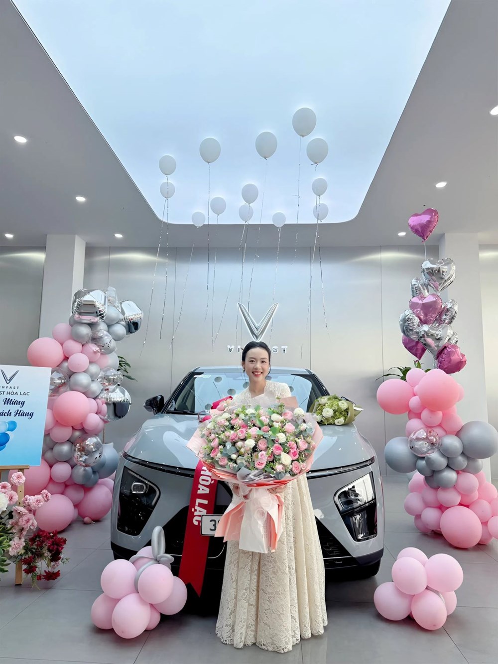Bỏ xe xăng sau nhiều năm gắn bó, “mẹ bỉm” ở Hà Nội tìm thấy chân ái từ VinFast VF 7 - ảnh 1