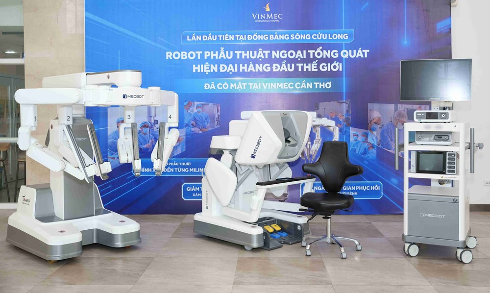 : Lần đầu tiên bác sĩ phẫu thuật từ xa cho bệnh nhân cách hàng nghìn cây số - ảnh 2