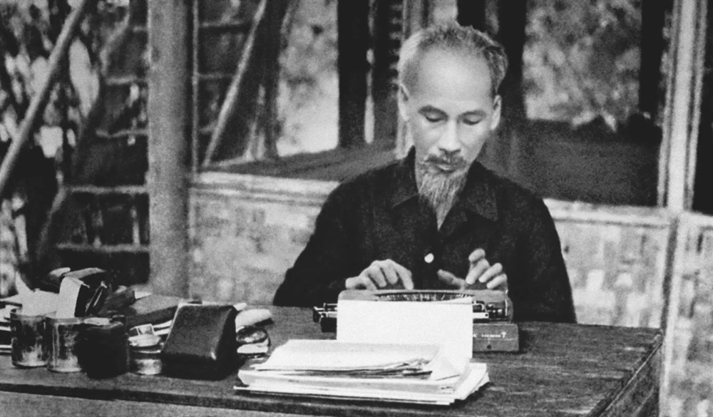 Bác Hồ gửi thư chúc mừng Đại hội giới báo chí (1947) - ảnh 1