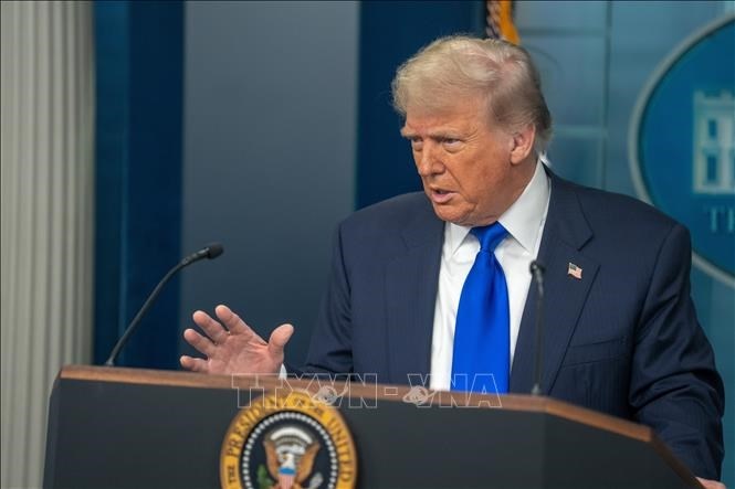 Ông Trump siết visa, nhắm vào “du lịch sinh con” tại Mỹ - ảnh 1