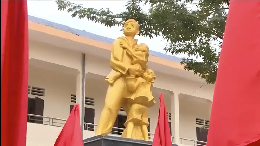 Truy tặng Huân chương Chiến công cho liệt sĩ Nguyễn Bá Ngọc (1965) - ảnh 1