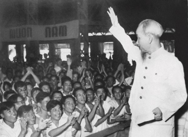 Bác Hồ căn dặn “Vì lợi ích trăm năm thì phải trồng người” - ảnh 1