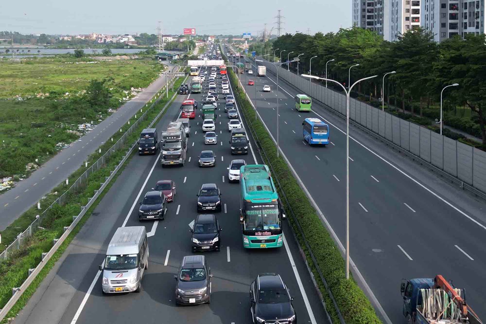 Xử phạt lỗi không giữ khoảng cách trên cao tốc cần có lộ trình - ảnh 1