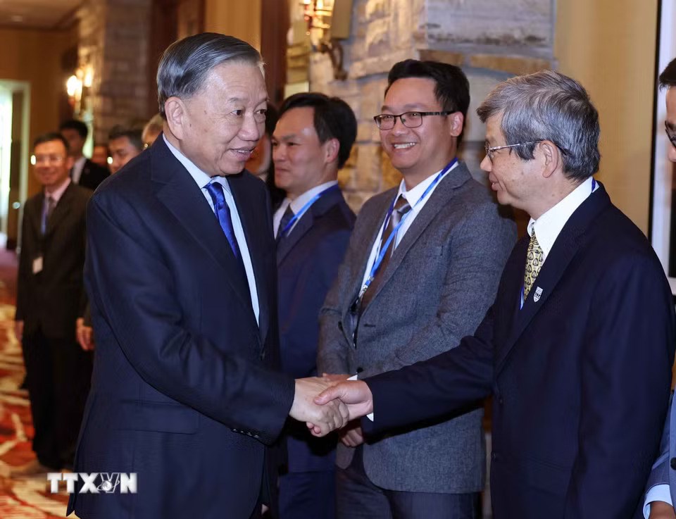 Tổng Bí thư, Chủ tịch nước Tô Lâm gặp đại diện Mạng lưới chuyên gia, nhà khoa học Việt Nam tại Canada - ảnh 1