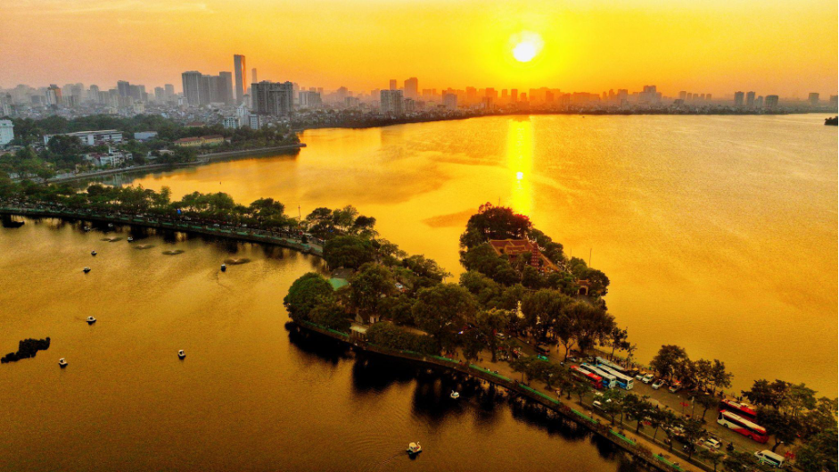 Lần đầu tiên Hà Nội có pháo hoa nước trong đêm mừng 72 năm Giải phóng Thủ đô - ảnh 4
