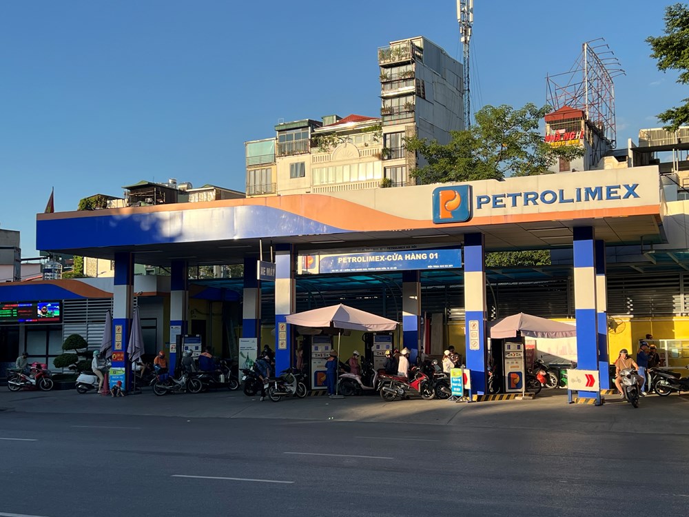 Xăng tăng mạnh, dầu diesel giảm gần 600 đồng mỗi lít - ảnh 1