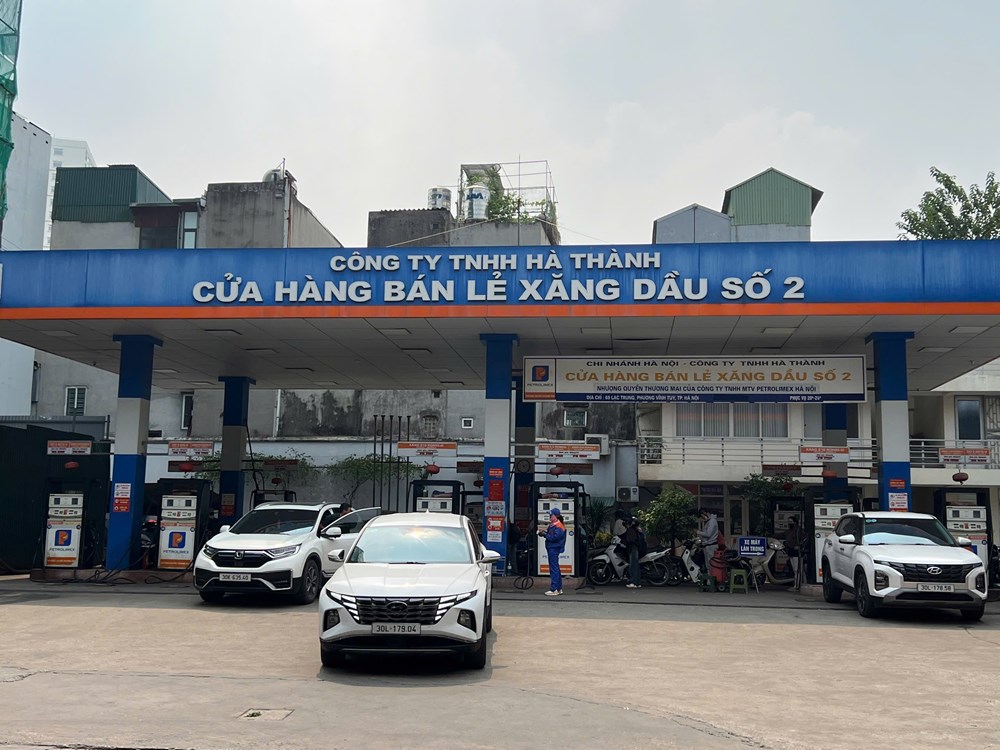 Giá xăng E10 giảm hơn 1.200 đồng/lít, dầu mazut tăng mạnh - ảnh 1