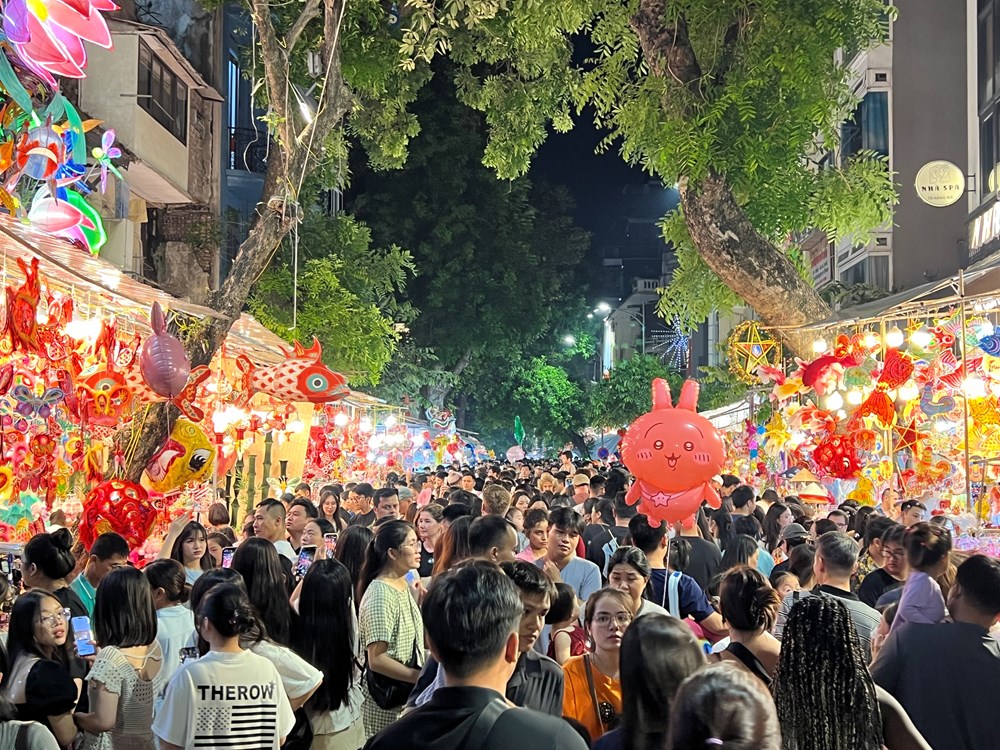 131 vòm cầu Hà Nội: Không gian văn hóa hay cuộc đua kinh tế đêm? - ảnh 3