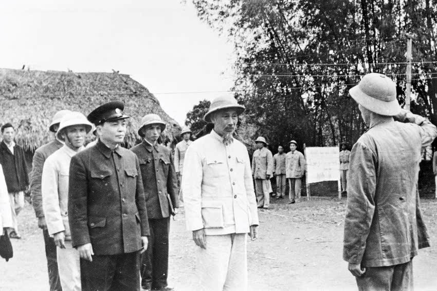 Tổ chức triển lãm “Hồ Chí Minh đẹp nhất tên Người” tại Nghệ An - ảnh 1