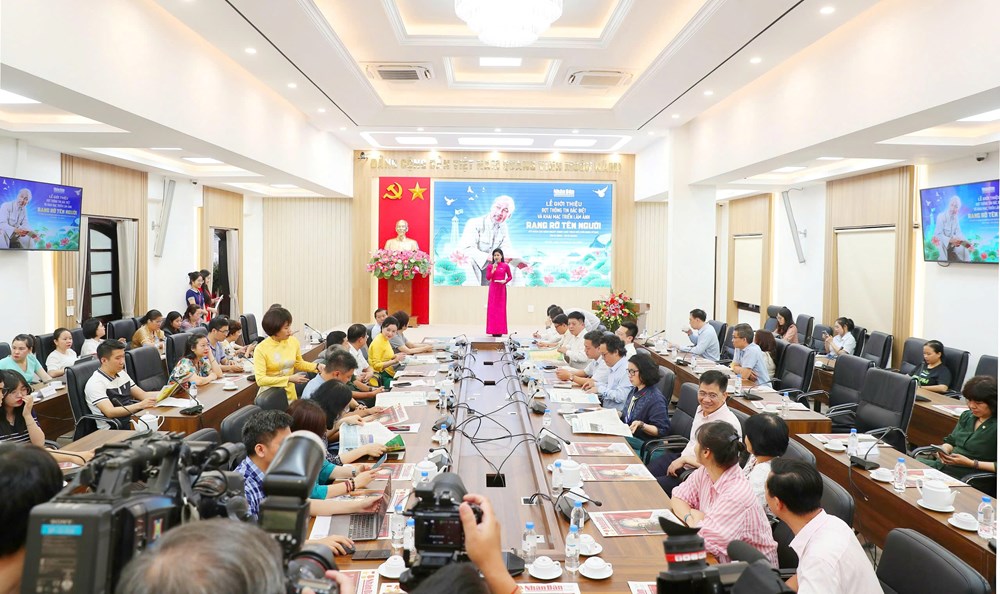 Khai mạc Triển lãm ảnh “Rạng rỡ tên Người” - ảnh 2