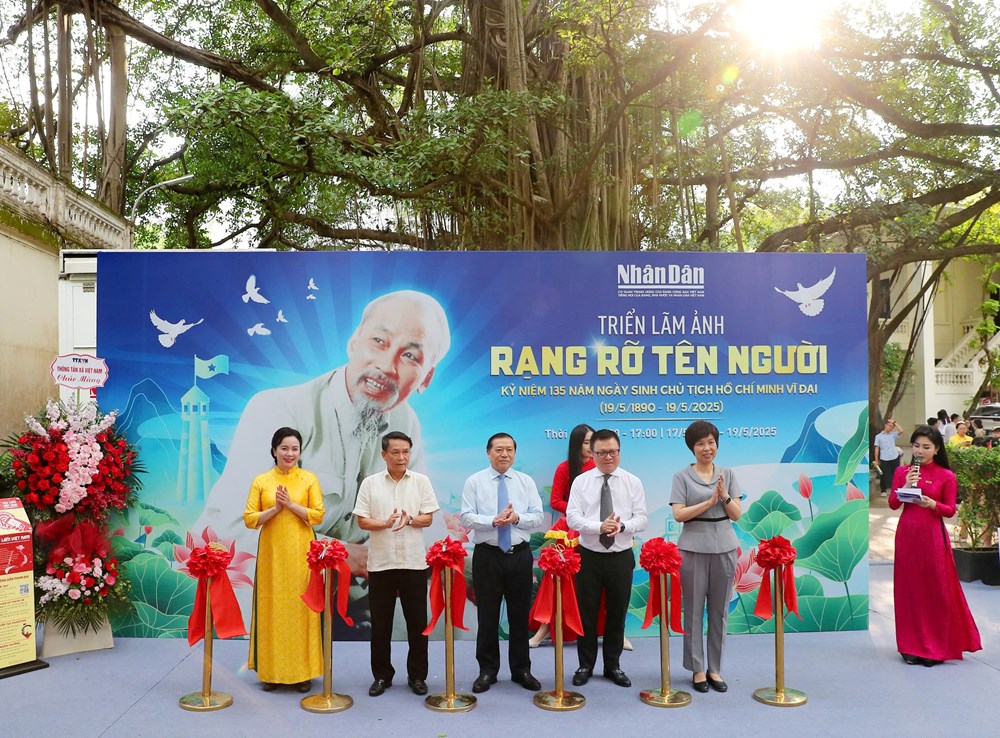 Khai mạc Triển lãm ảnh “Rạng rỡ tên Người” - ảnh 1