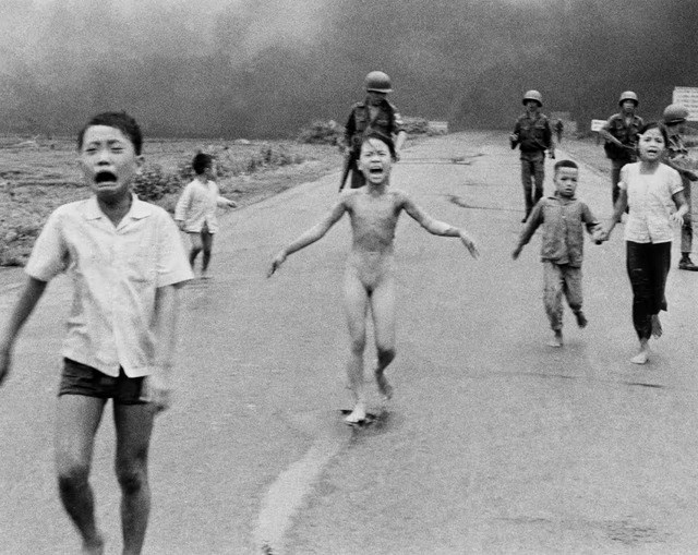 Luật sư và hãng AP sẽ bảo vệ quyền lợi tác giả bức ảnh "Em bé Napalm" - ảnh 1