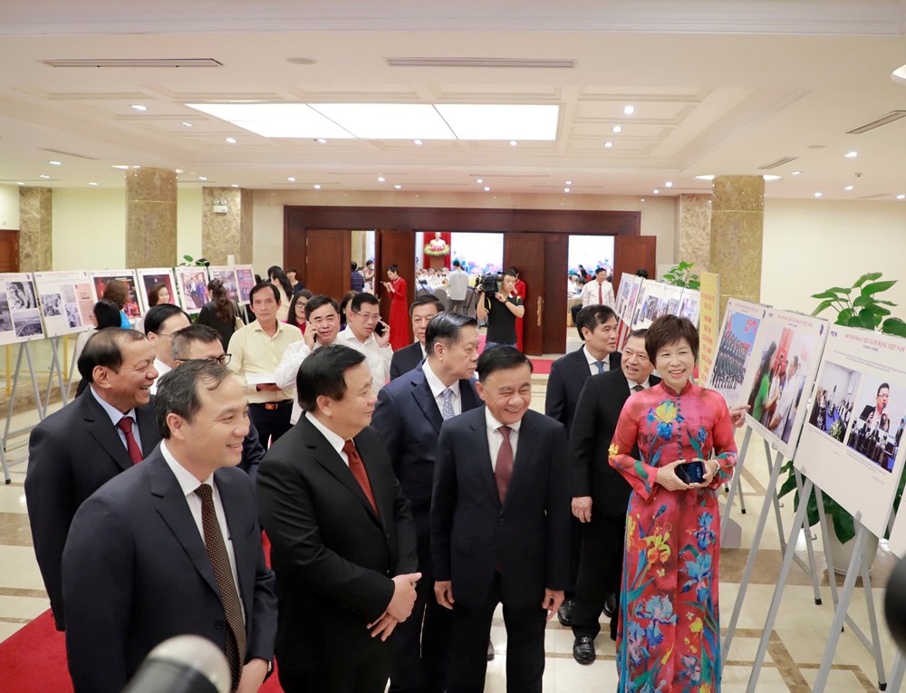 Đảng và Nhà nước tạo điều kiện thuận lợi để báo chí phát triển chuyên nghiệp, nhân văn, hiện đại - ảnh 3
