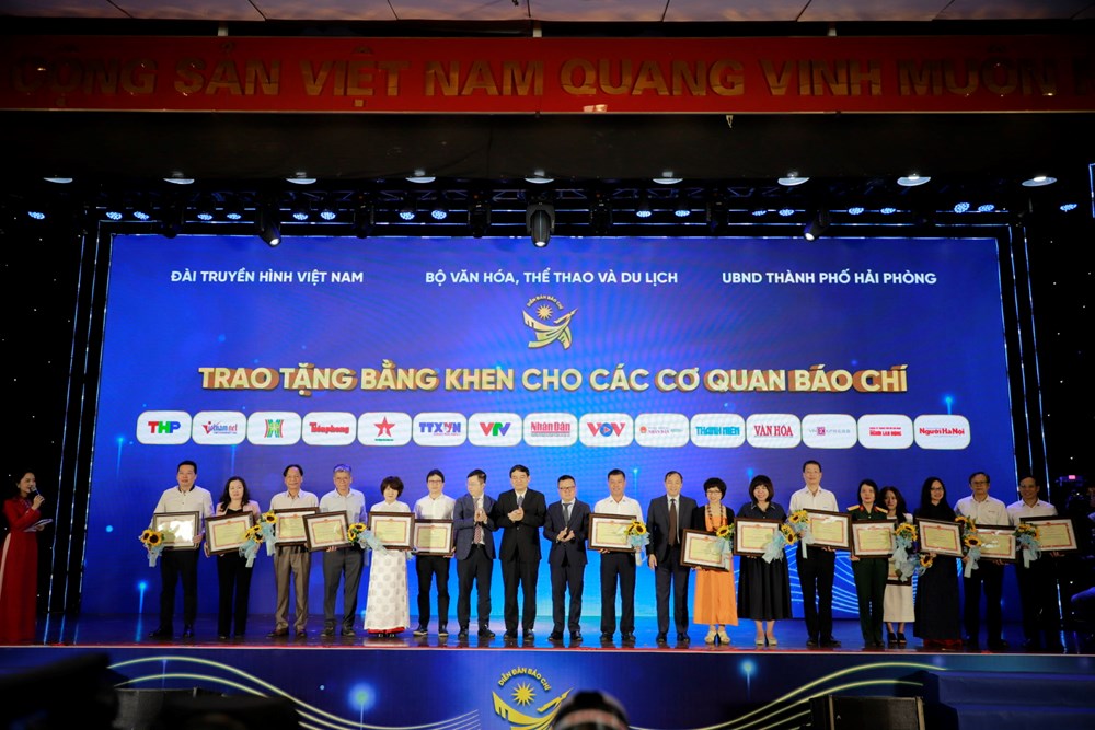 Báo chí góp phần tháo gỡ điểm nghẽn thúc đẩy phát triển công nghiệp văn hoá - ảnh 8