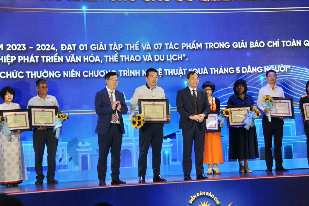 Báo chí góp phần tháo gỡ điểm nghẽn thúc đẩy phát triển công nghiệp văn hoá - ảnh 9