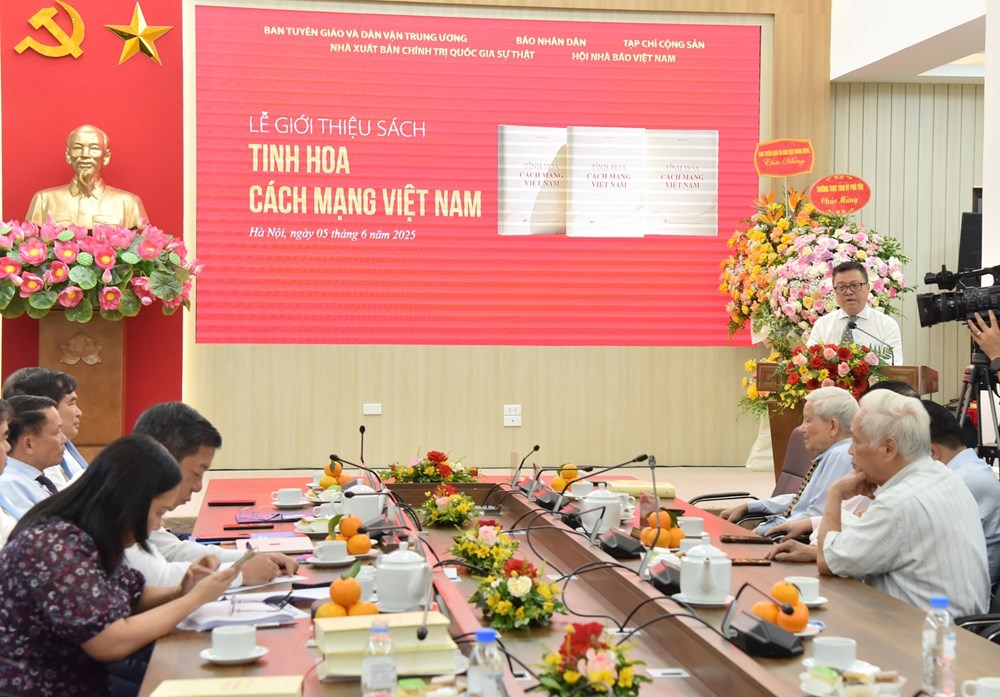 Nhà báo lão thành Hà Đăng ra mắt cuốn sách "Tinh hoa cách mạng Việt Nam" ở tuổi 96 - ảnh 2