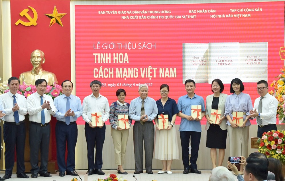 Nhà báo lão thành Hà Đăng ra mắt cuốn sách "Tinh hoa cách mạng Việt Nam" ở tuổi 96 - ảnh 5
